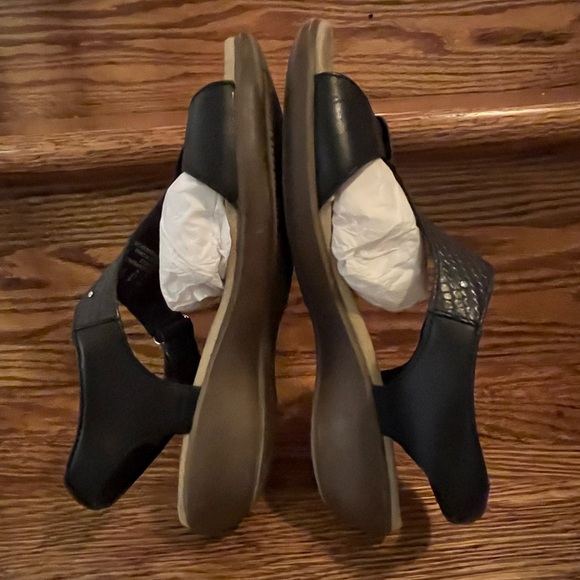 Clark's Black Leather Open Toe Sandals - Picture 3 of 6